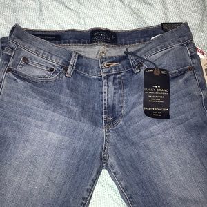 Lucky Brand jeans! Low rise, straight cut